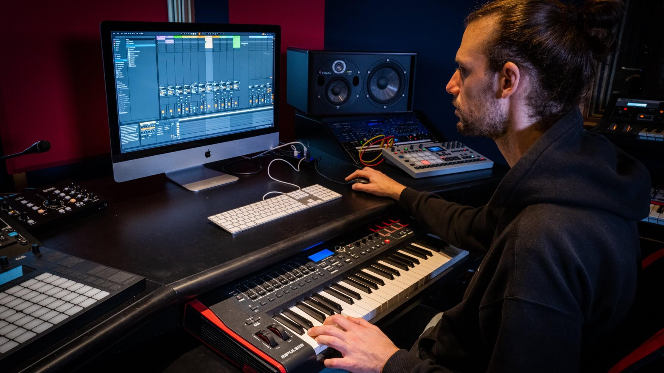 Тренды и новые направления в EDM: Что слушать в 2025 году